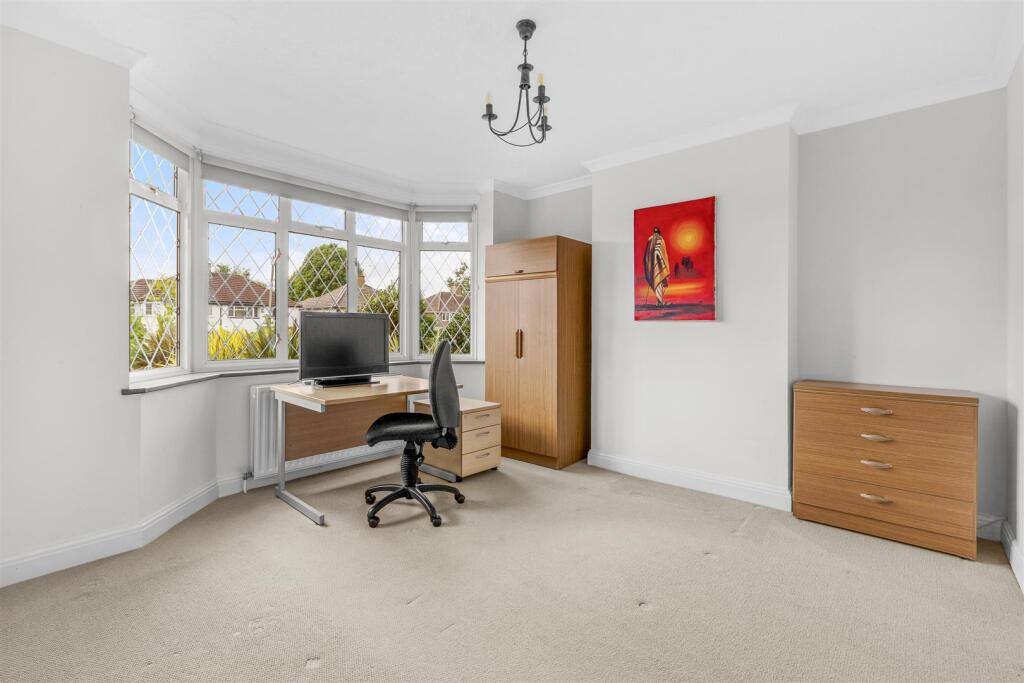 122 Cressex Road, HP12 4TZ-9.jpg