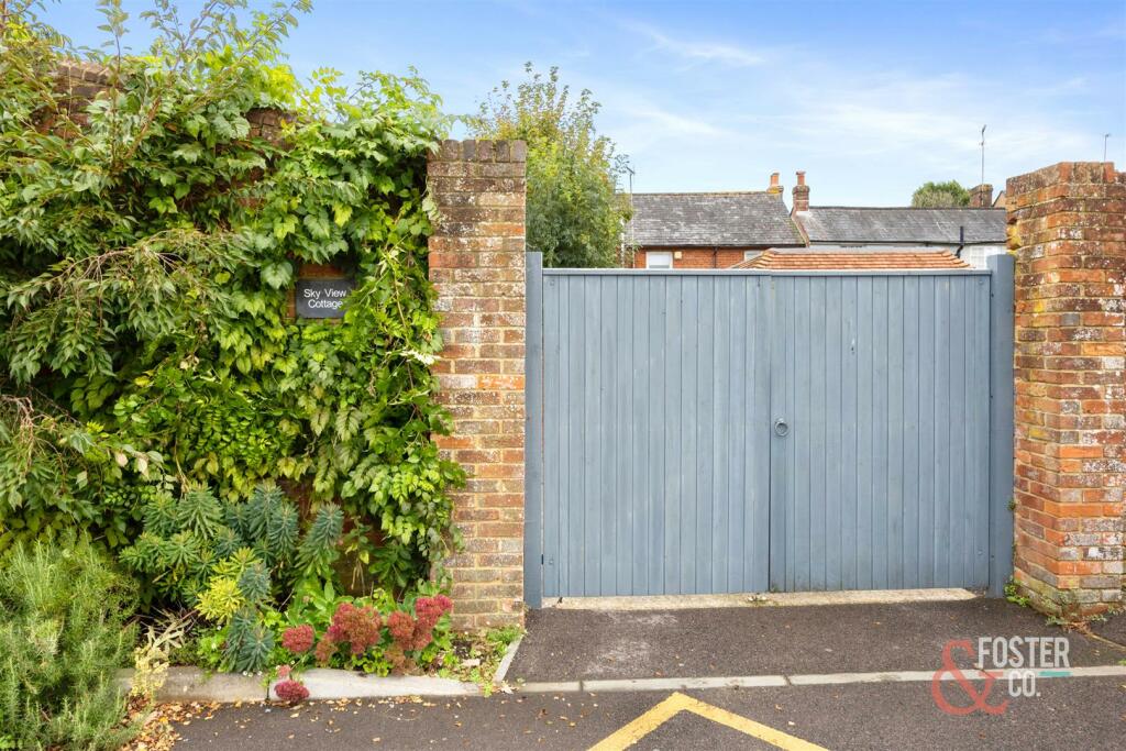 High Street, Skyview Cottage-021.jpg