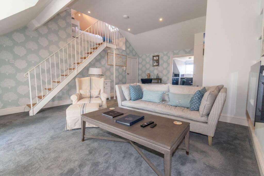 DSC 0042  Medium  T202508061150.jpg