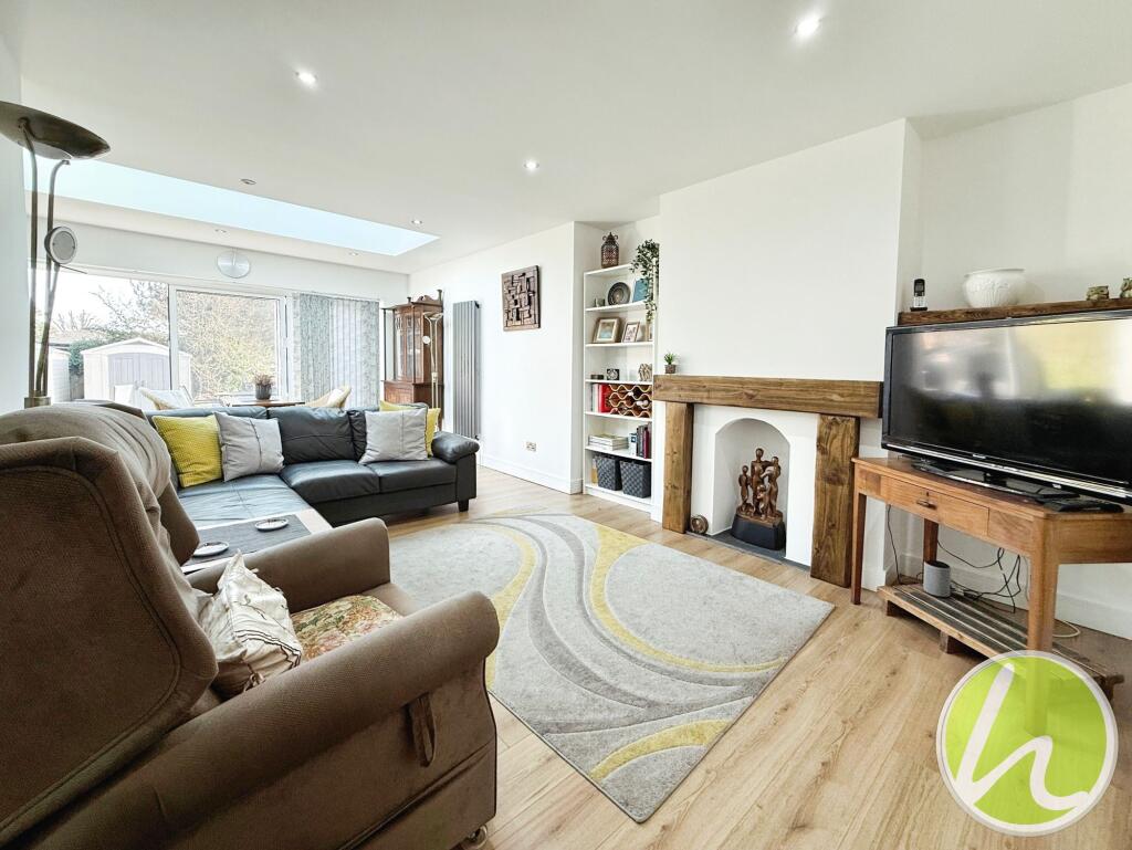 Living Room/ Dining Area