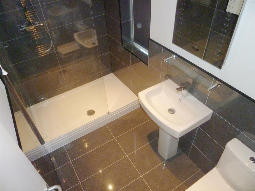 5bCA - Bathroom1.jpg