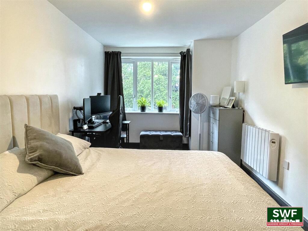 Bedroom1 2.jpg