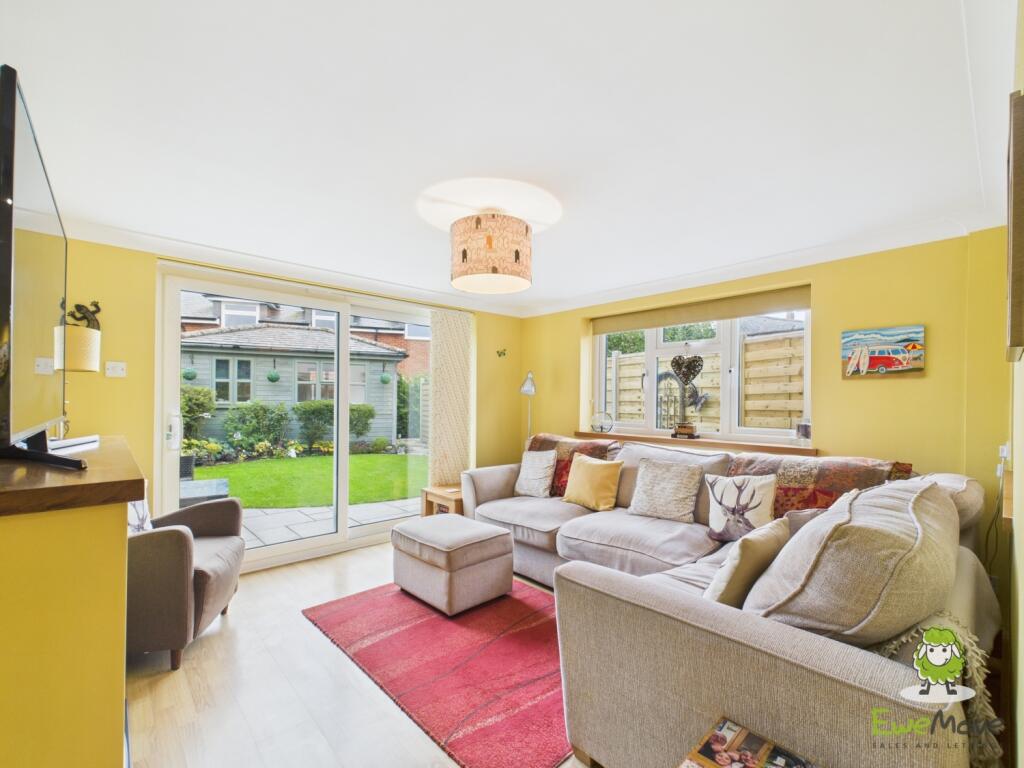 EweMove Estate Agents Basingstoke - Dursley Cottag