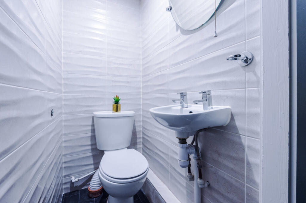 58 Richmond Mount, Bathroom 2