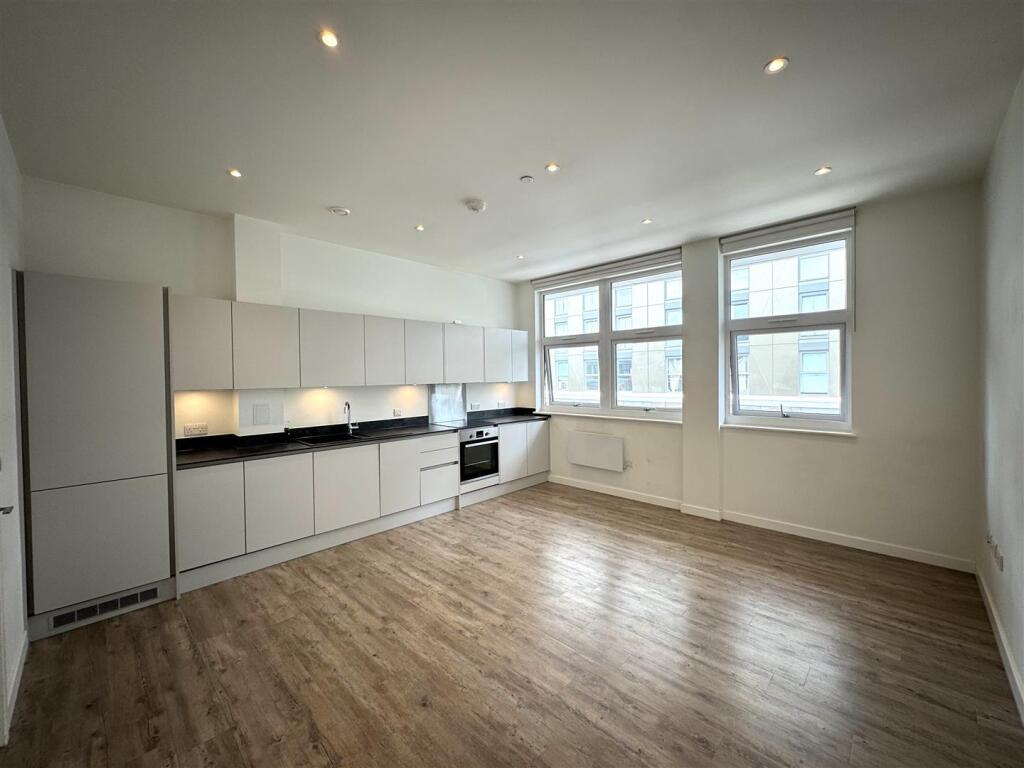 Living area pic 2.jpeg