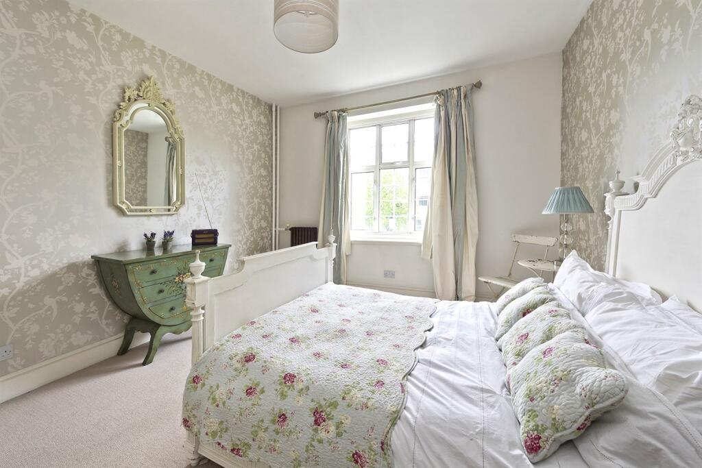 Bedroom alt view