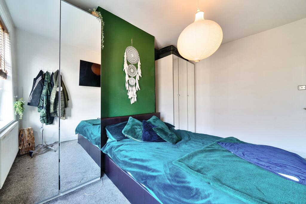 1319432-3-68653144583f7-1