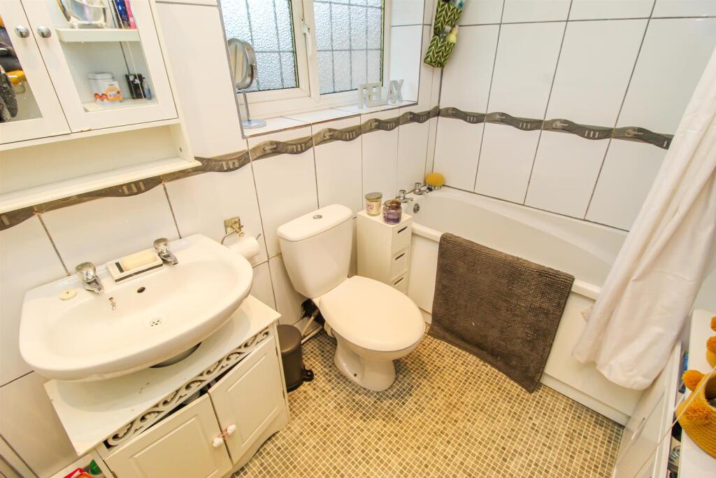 BATHROOM/W.C.
