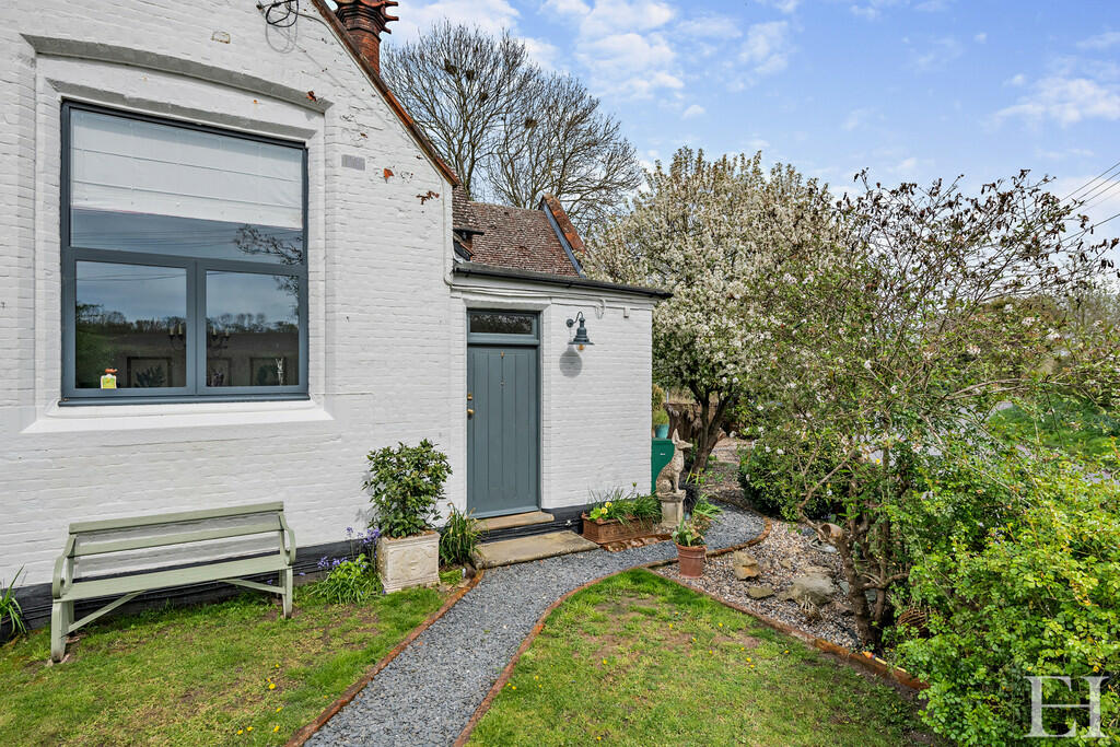 8590702-exteriorw...