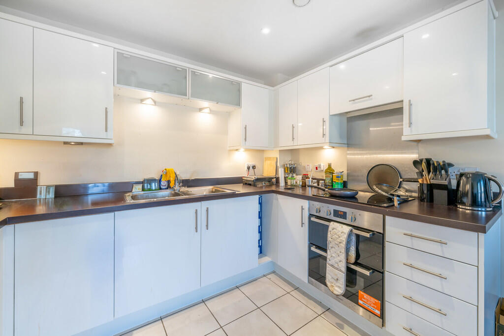 16 Greenbank Cour...