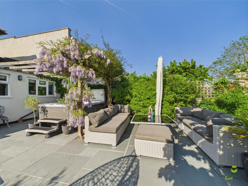 CAM03779G0-PR0229-STILL044