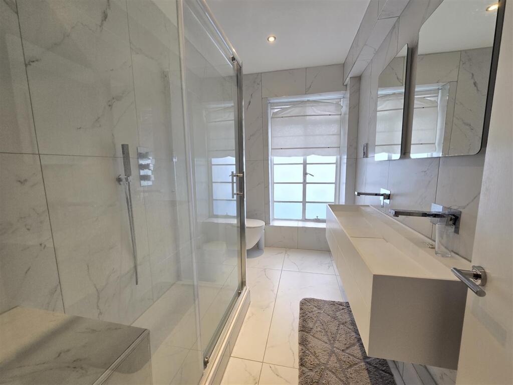 00 Shower1.jpg