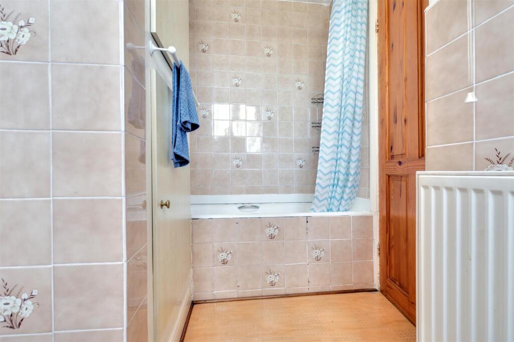 Bathroom_2.jpeg