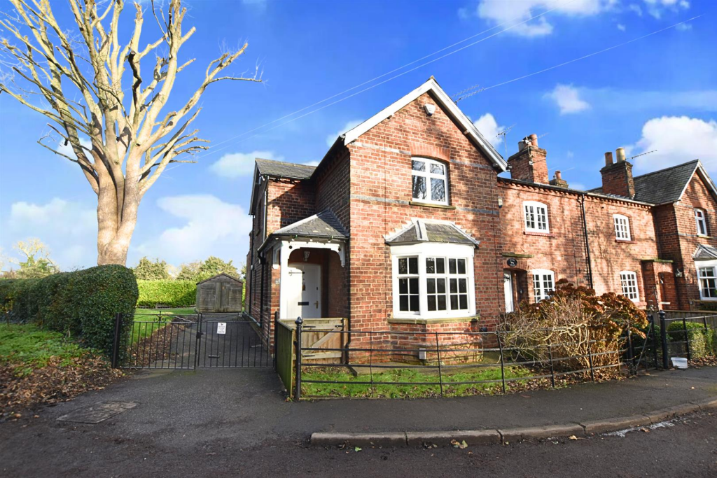 PHOTO TAKEN BY THE VENDOR DURING THE SUMMER