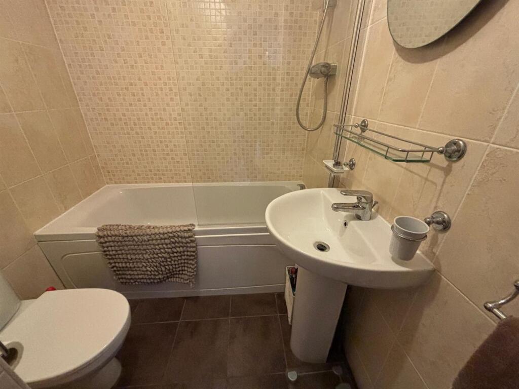 Family Bathroom / WC: