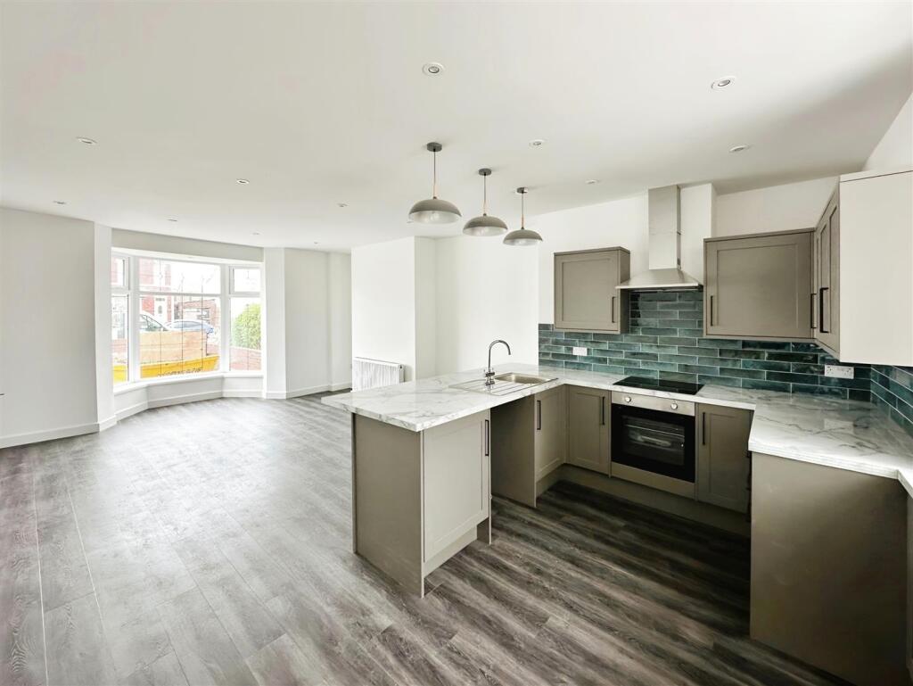Open Plan Lounge / Kitchen