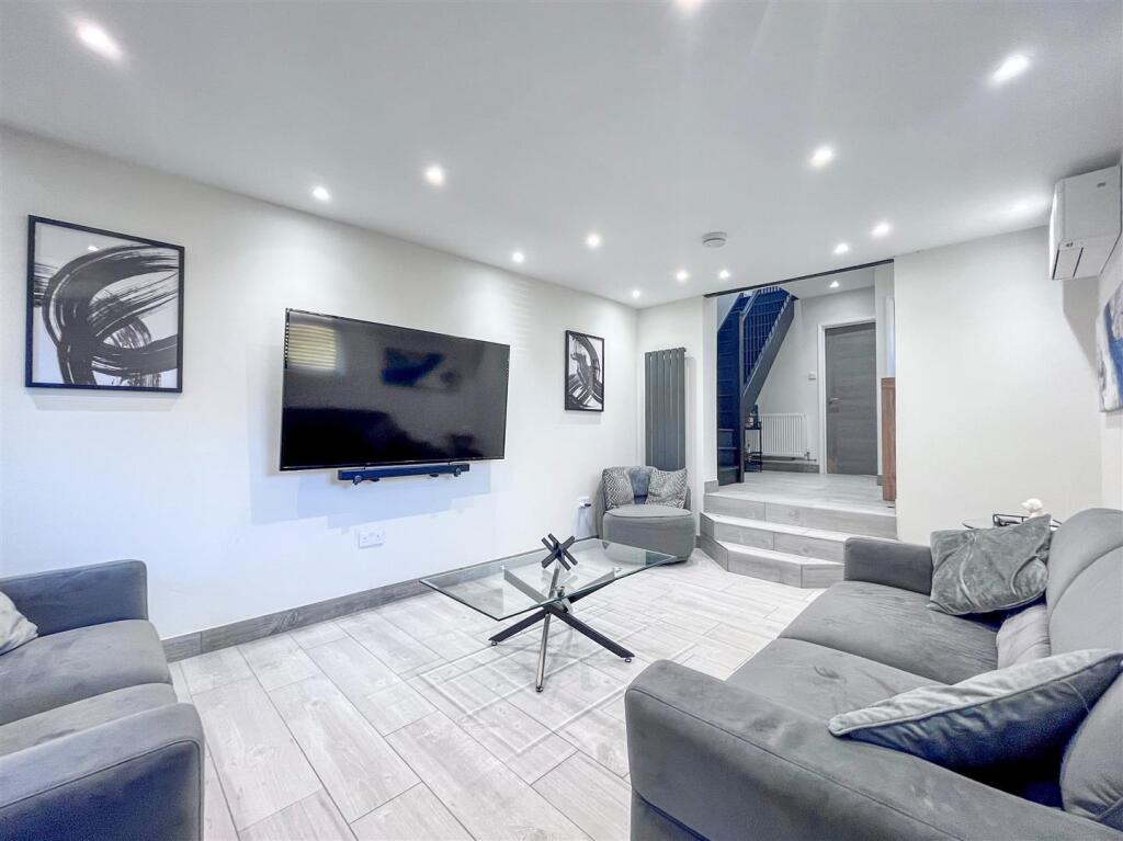 lounge 2.jpg