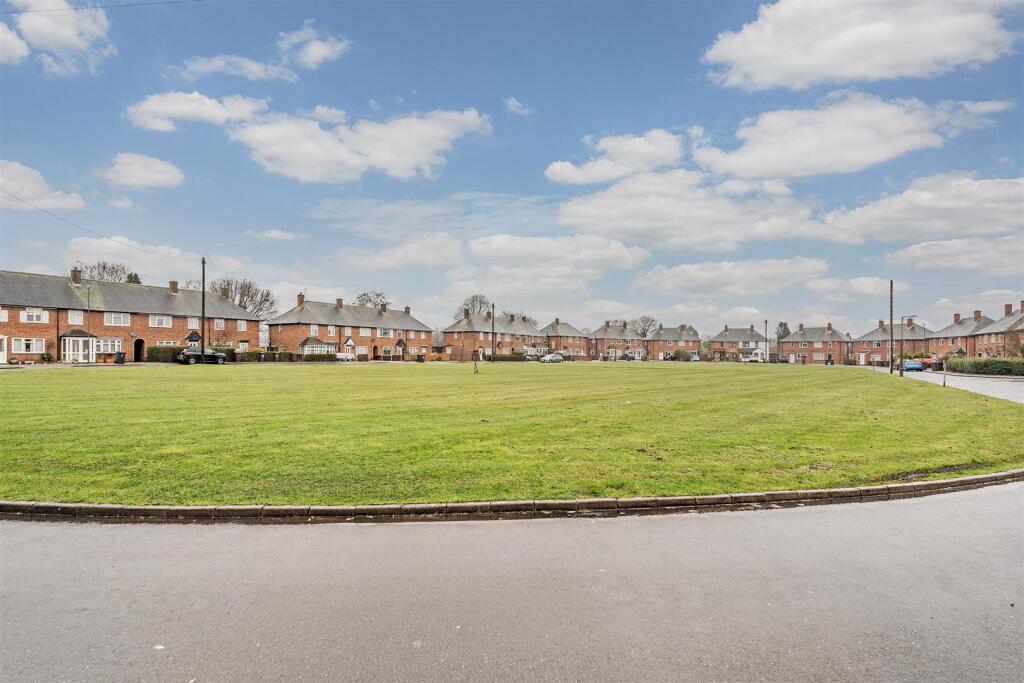 10 Burford Close-17_lo.jpg
