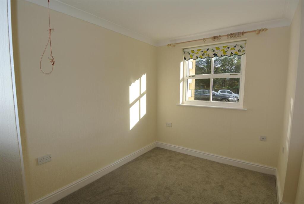 Bedroom 1.JPG