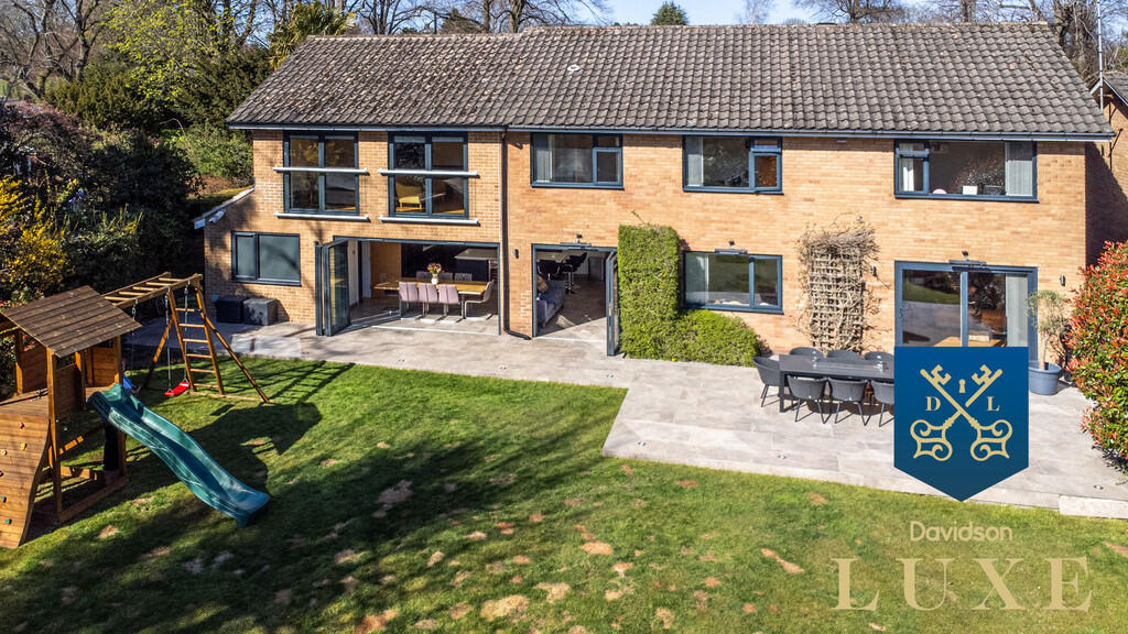 Logo Luxe (59 of ...