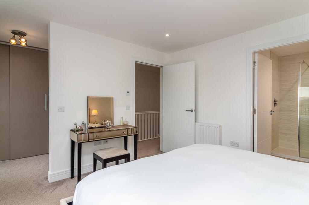 Principal bedroom/dressing area