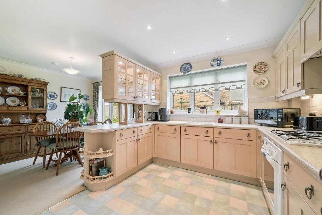 Kitchen / Dining Area