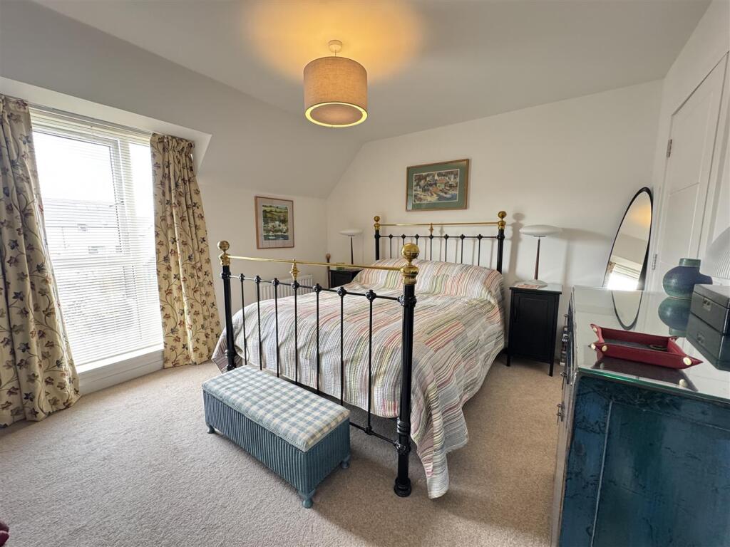 MASTER BEDROOM 1.JPG