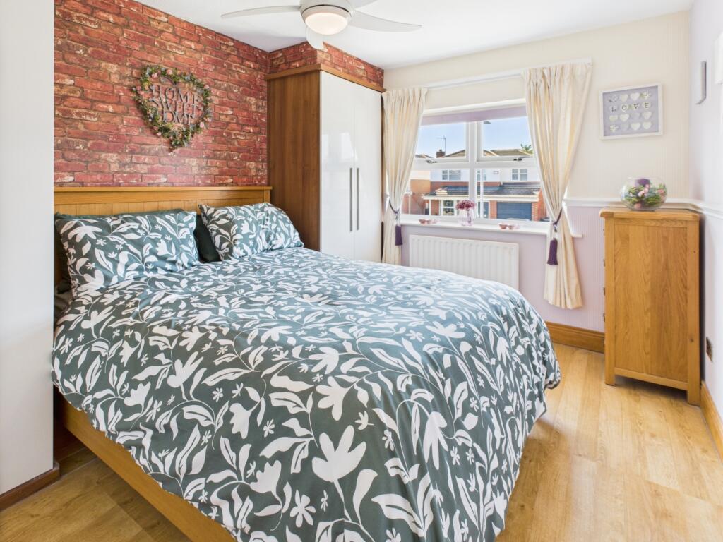 CAM04233G0-PR0025-STILL039