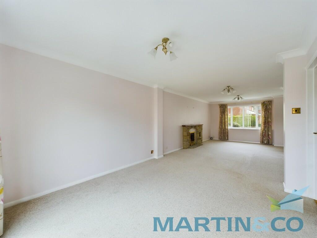 Through lounge di...