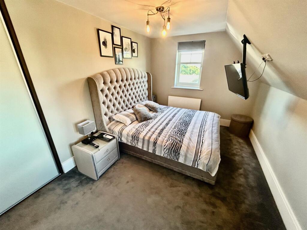 bed 111.jpg
