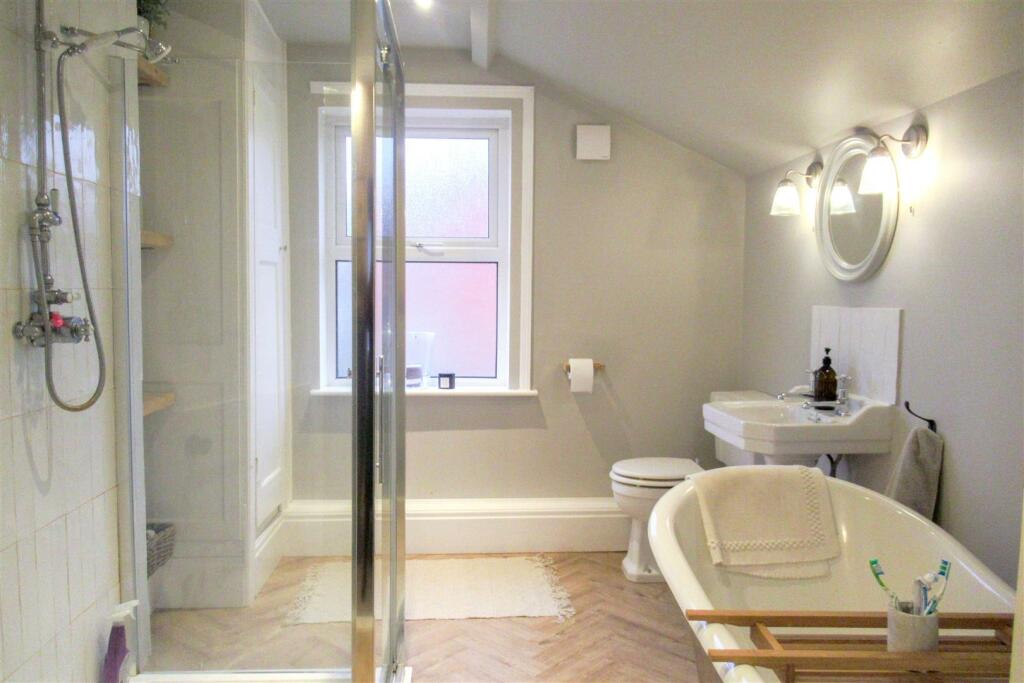 Bathroom.jpg