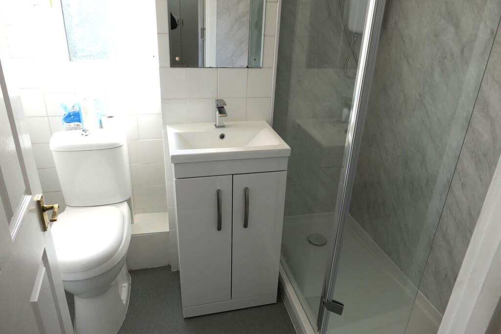 meademanor28showe...