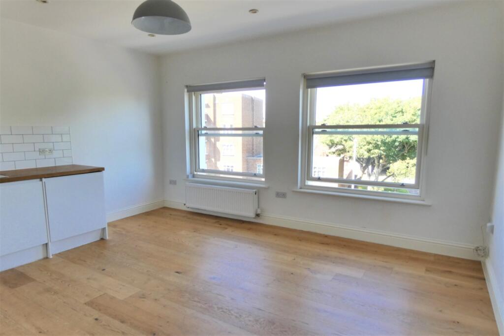Lounge/Kitchen