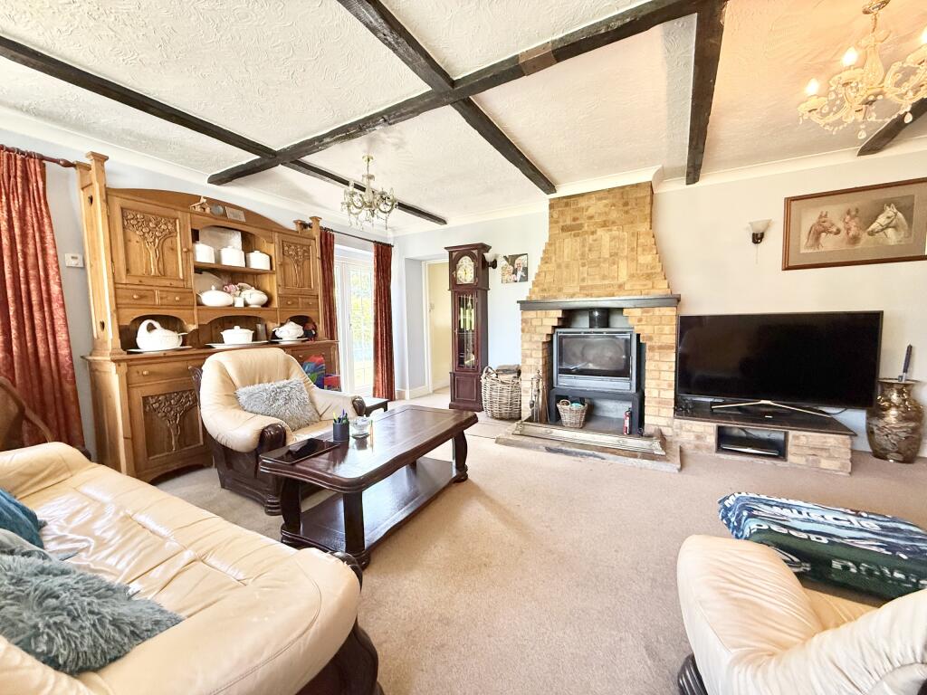 Lounge/Dining Rm