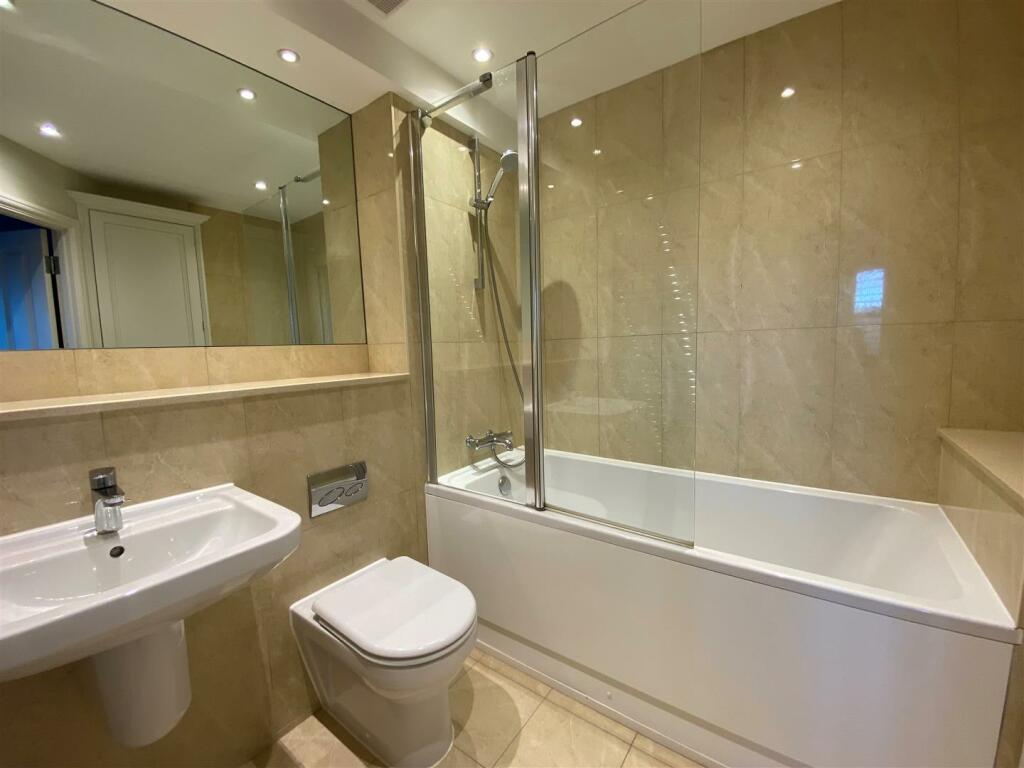12aTorringtonBed2Ensuite.jpg