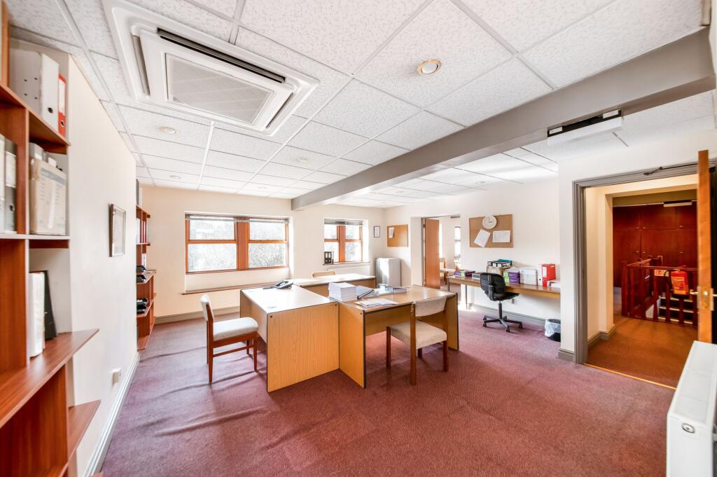 LARGE OFFICE