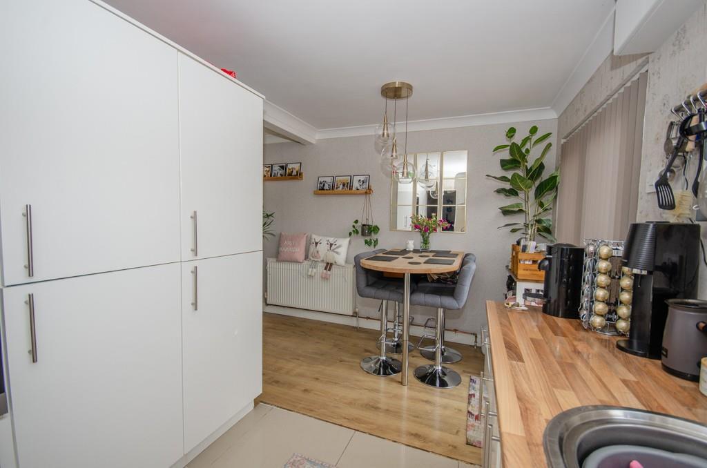 Kitchen pic 2.jpg