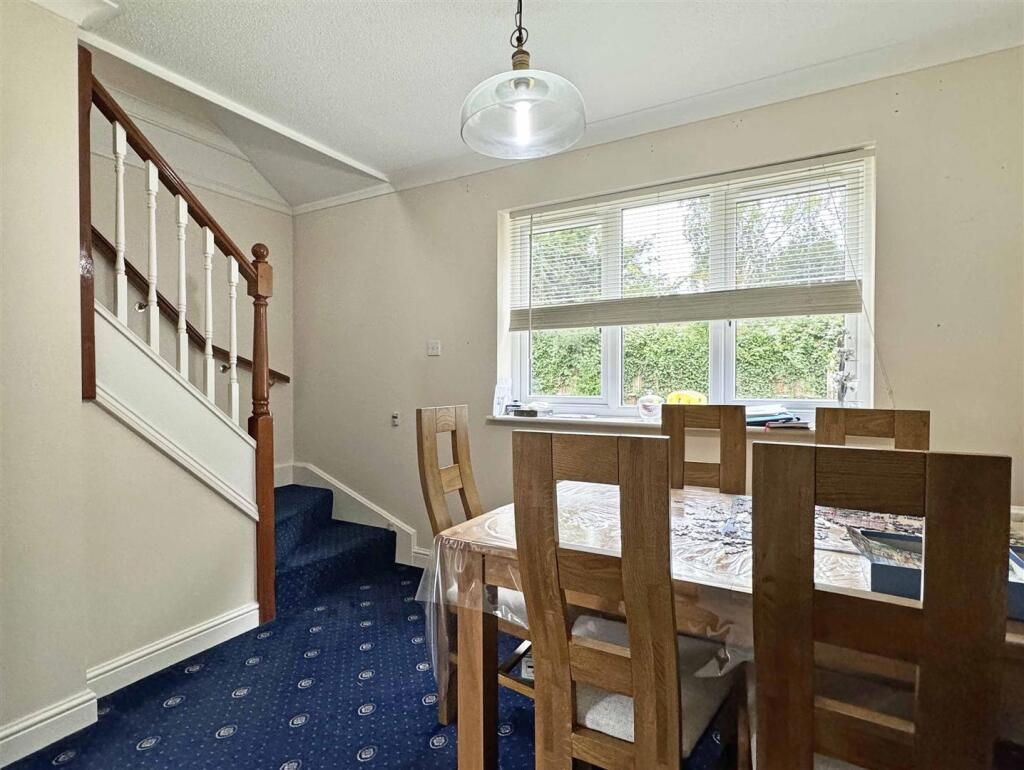 Dining Room b.jpg