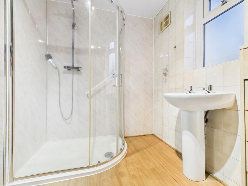 CAM03729G0-PR0204-STILL010