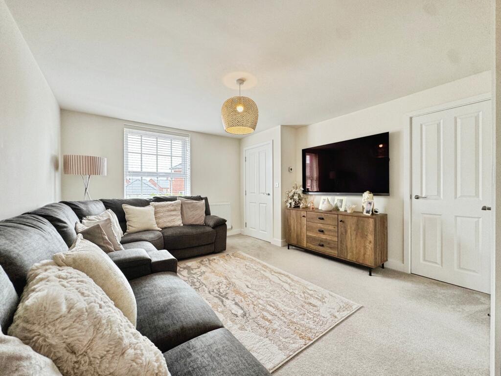 121 Excelsior Way, Sileby, Loughborough, LE12 7XE