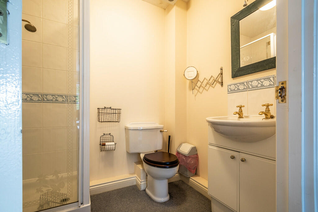 4 Prispen House -...