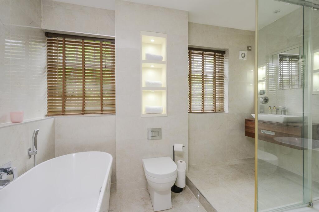 Family Bathroom 