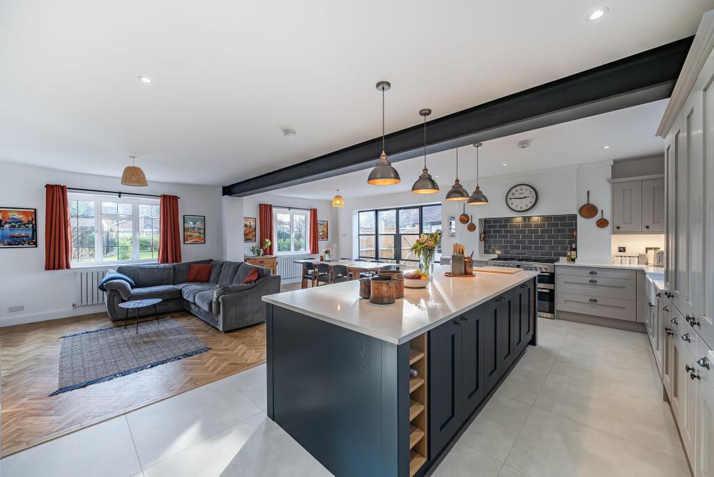 Kitchen &amp; Dining Area