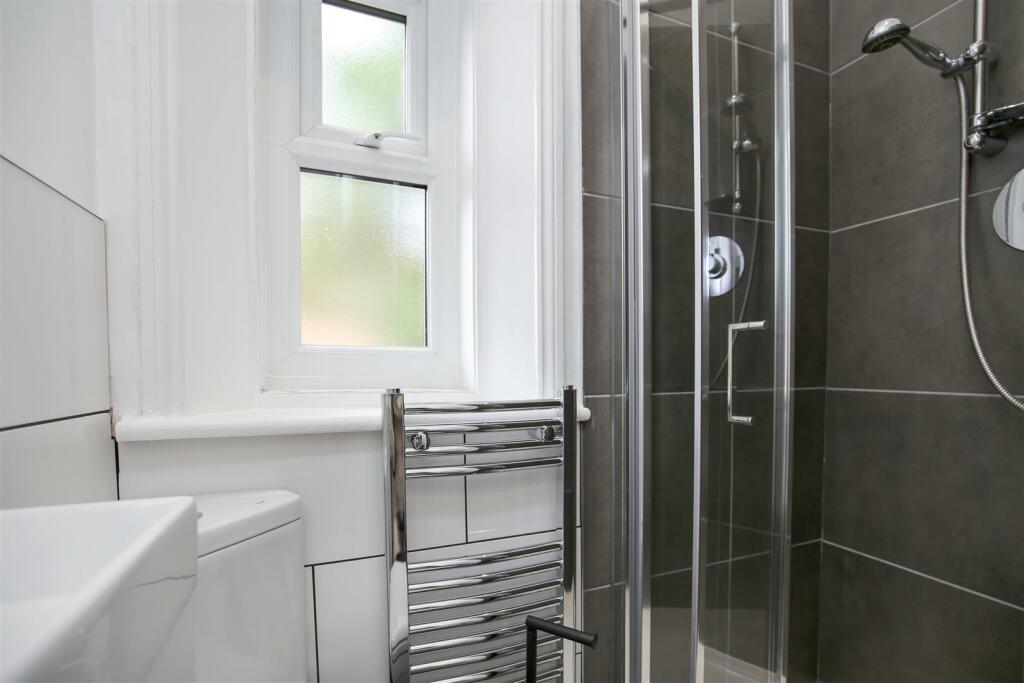 106 hol bath 2.jpg