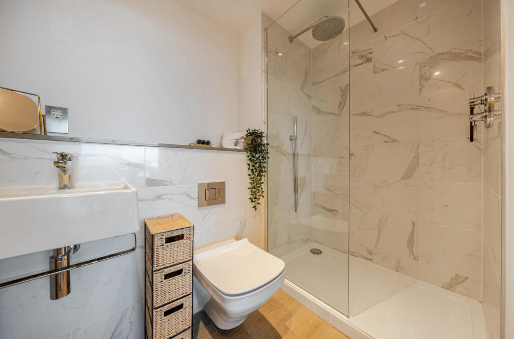 1394233-21-694527...