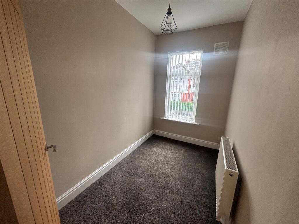 Front Bedroom (small)