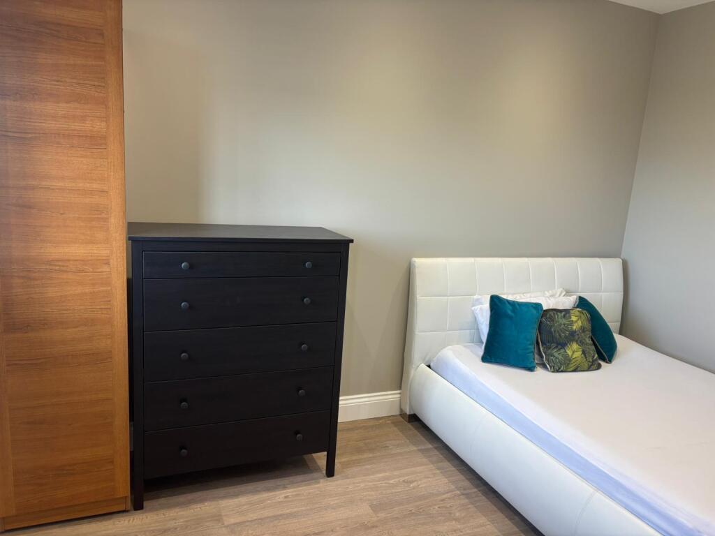 bowes-rd-n11-1ah-982737