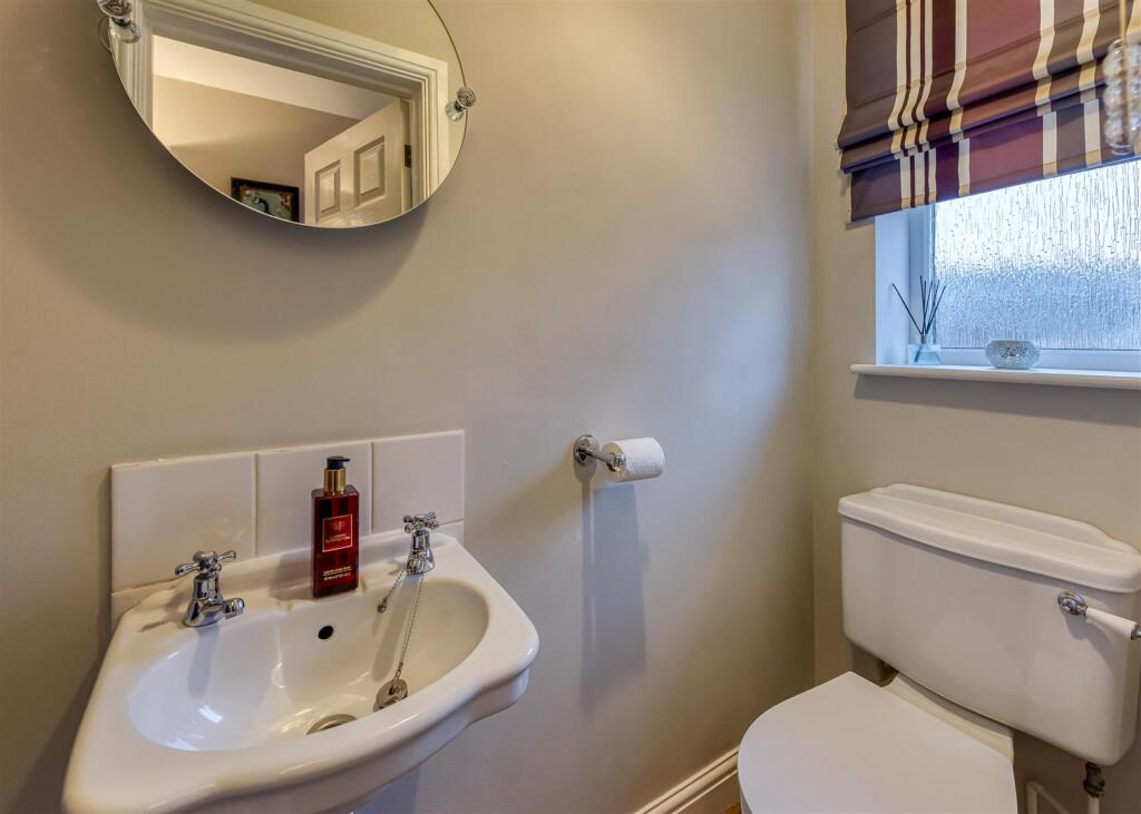 Wombrook House-Cloakroom.jpg