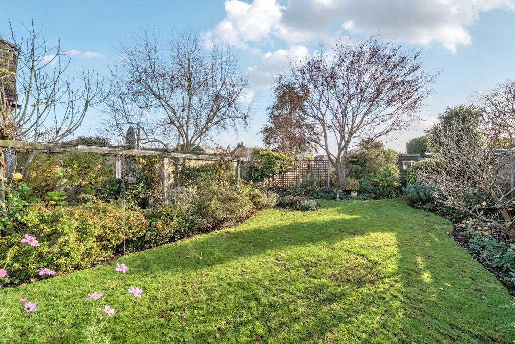 1380268-5-691b100...