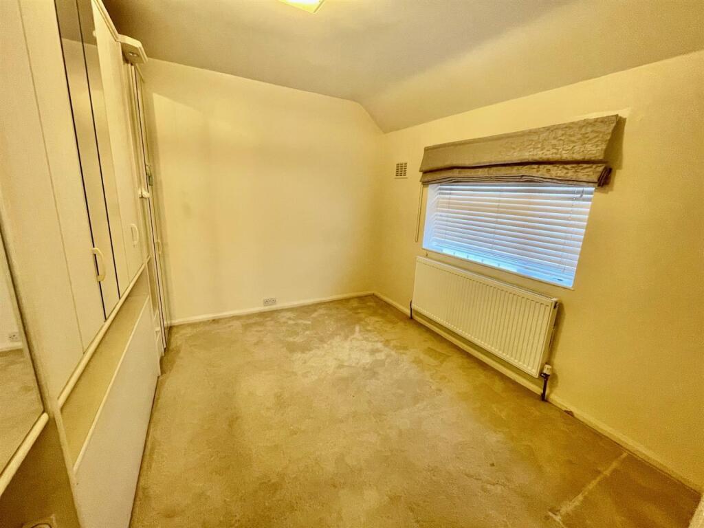 12 Kemble Close Bed 2.jpg